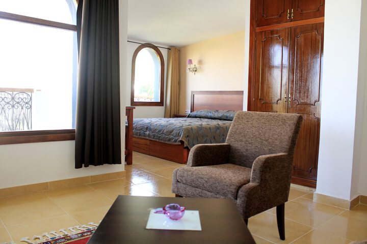Room 10 of 65