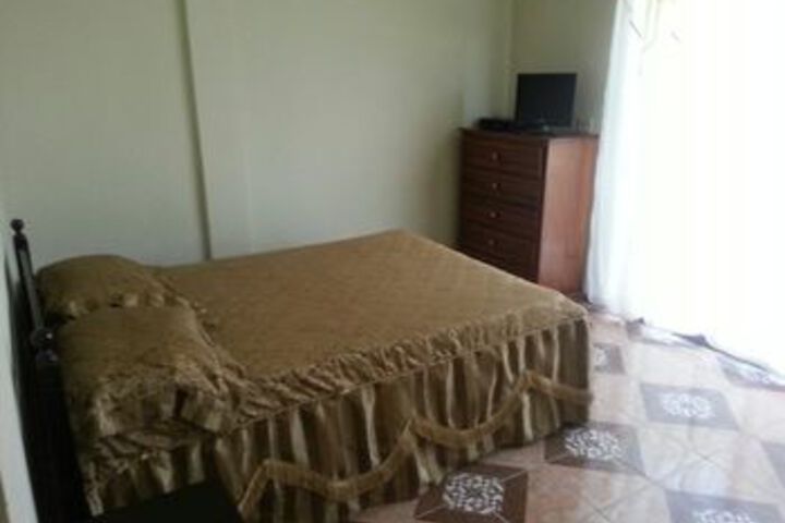 Room 4 of 6