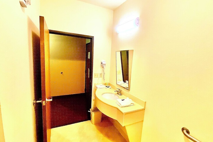 Room 43 of 94