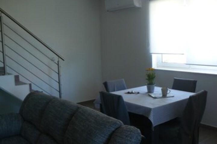 Room 34 of 63