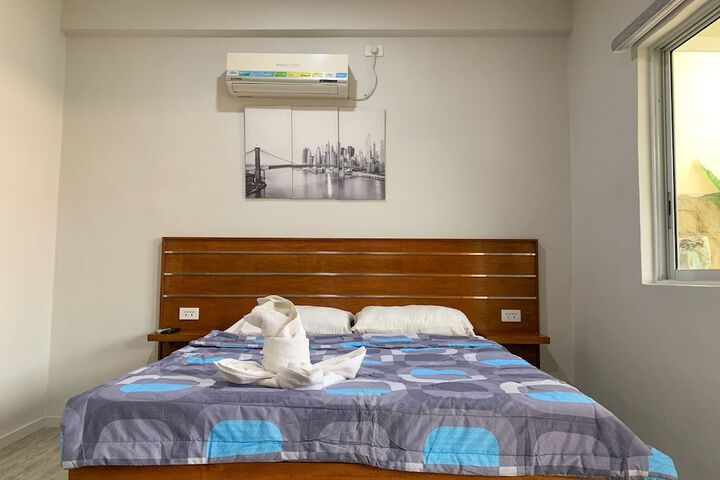 Room 6 of 24
