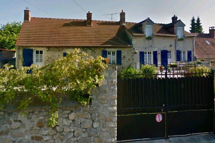 Chez Madame Titus
