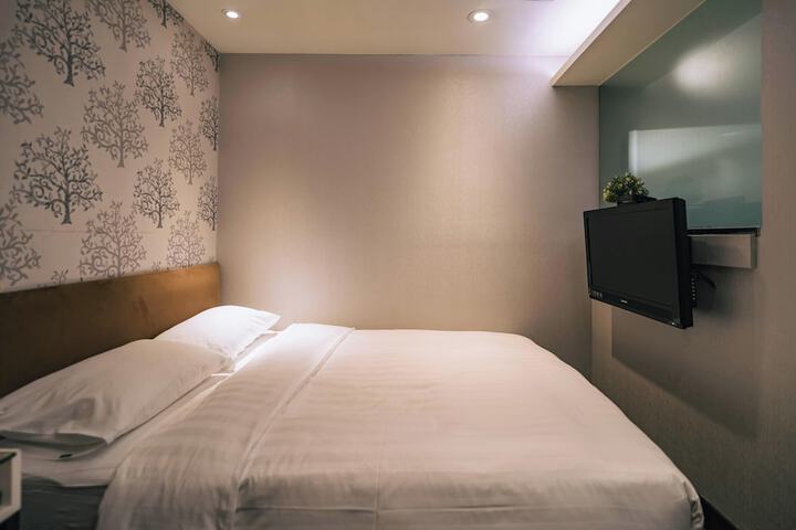 Room 43 of 65