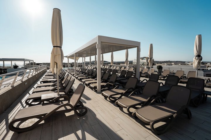 Sundeck 64 of 64