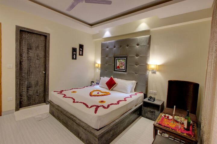 Room 32 of 76