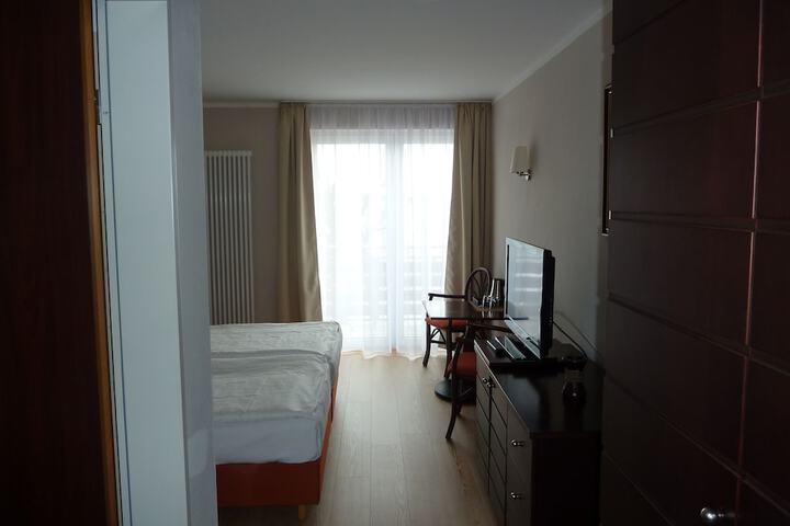 Room 6 of 49