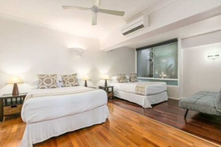 Room 4 of 34
