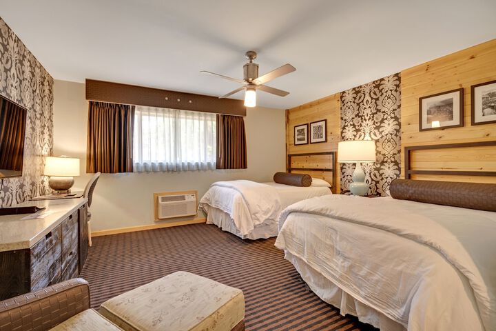 Double Deluxe King Bed (1 of 4)