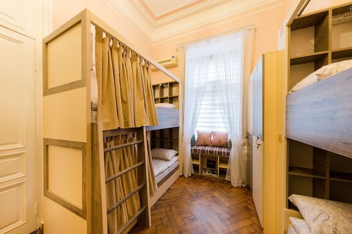 Room 9 of 25