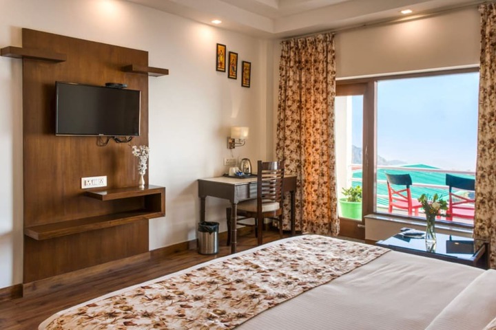 Room 10 of 32