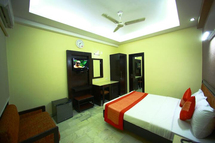 Room 10 of 68