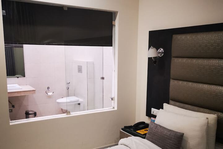Room 61 of 98