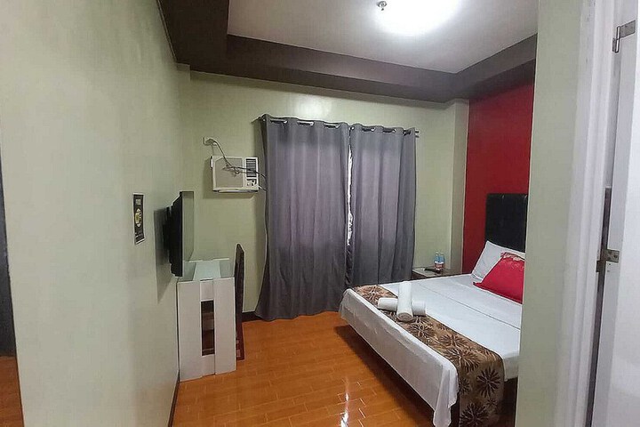 Room 4 of 12