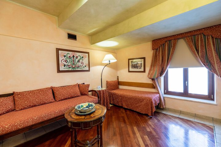 Room 28 of 80