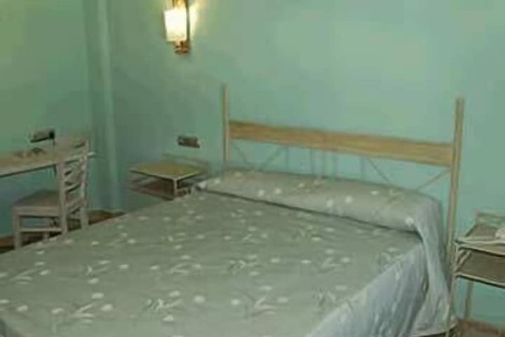 Room 10 of 38