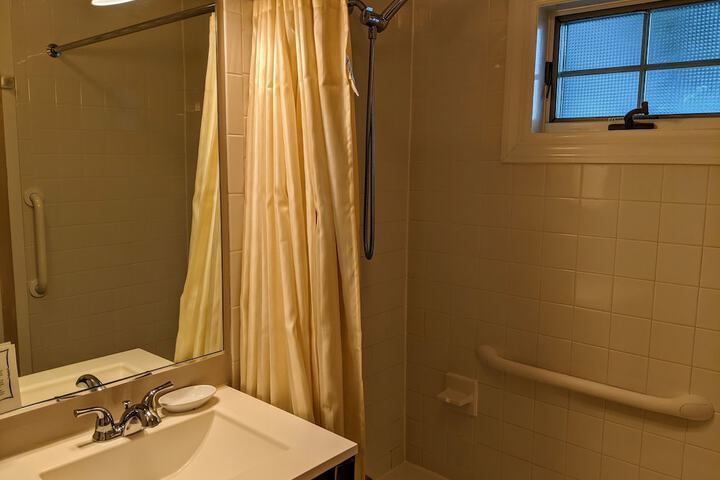 Room 204 of 258