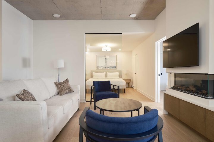 209 2nd Floor Studio Murphy Queen Bed with Balcony (15 of 95)