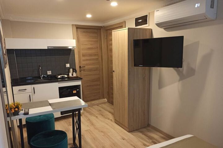 Room 4 of 62