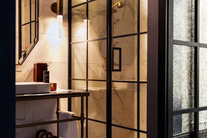 Bathroom shower