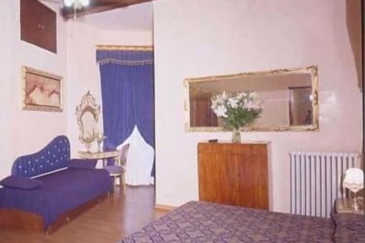 Room 9 of 53