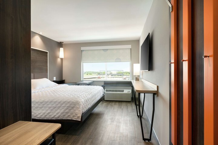 1 King Bed (11 of 11)