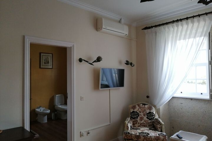 Room 13 of 19
