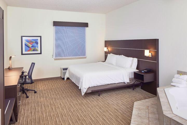 1 King Bed (7 of 10)