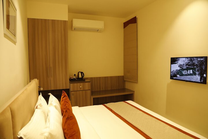 Room 35 of 94