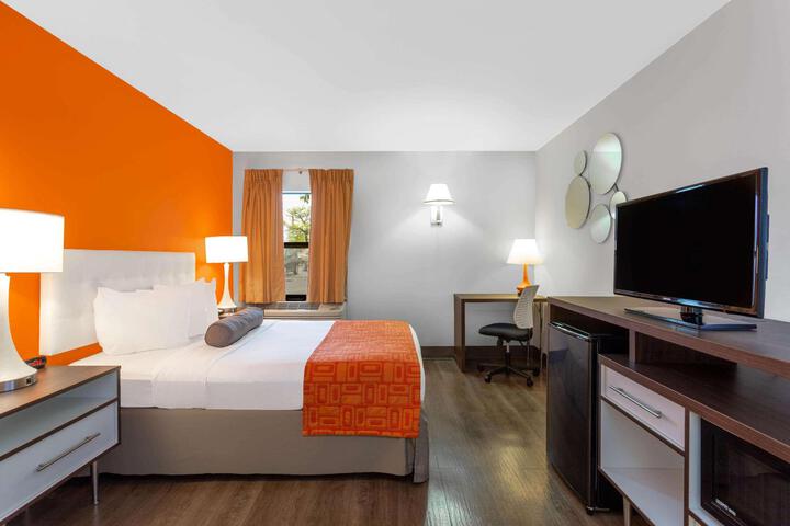 1 Double Bed Accessible Room (2 of 10)