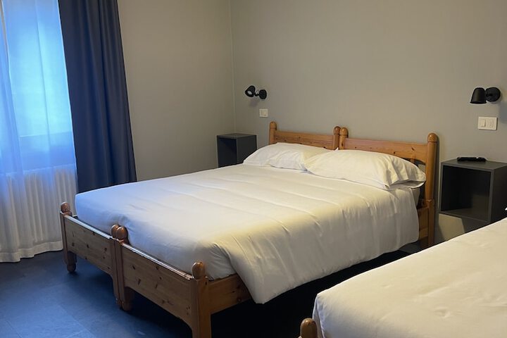 Room 5 of 10