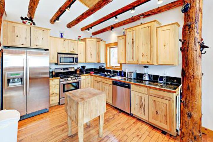 Stylish Mountain Home Home in Grand Lake, CO