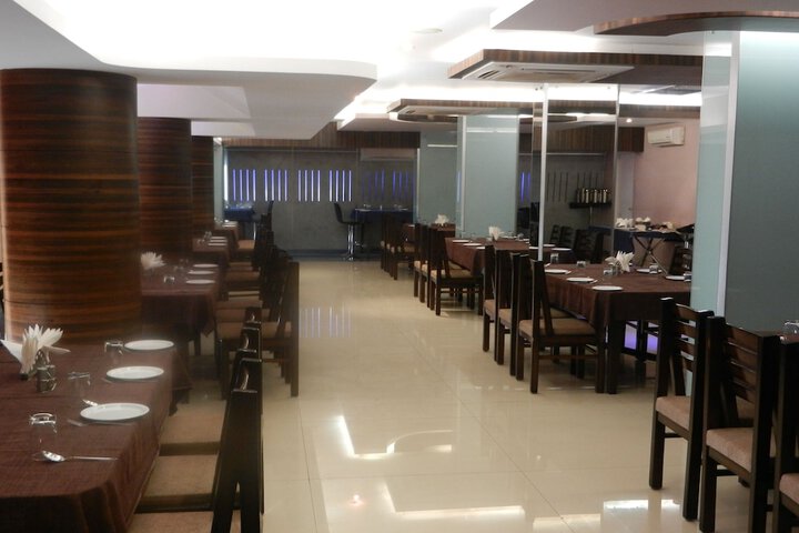 Dining 18 of 21