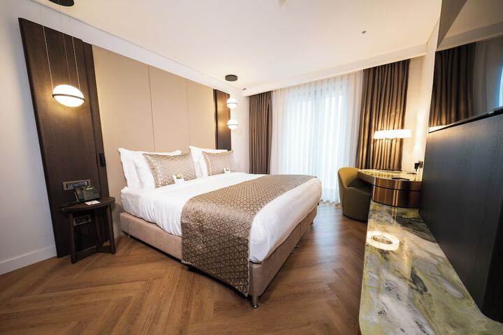 Room 104 of 200