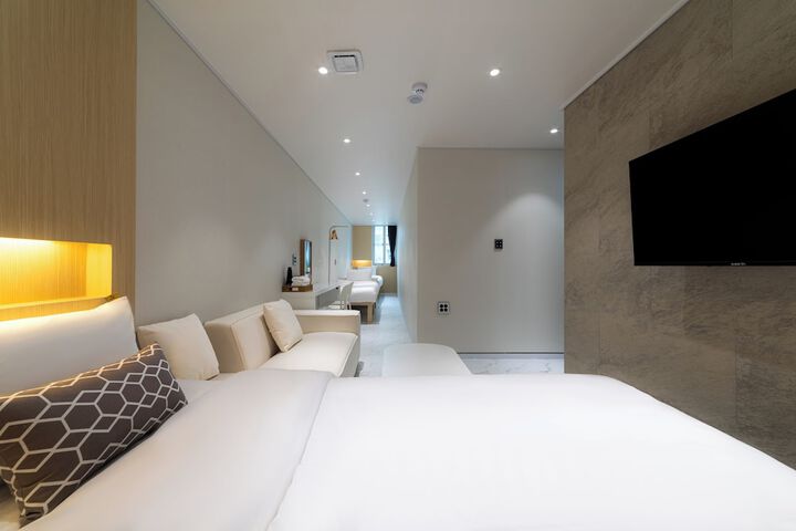 Room 30 of 84