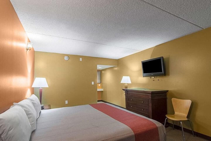 1 King Bed (11 of 14)