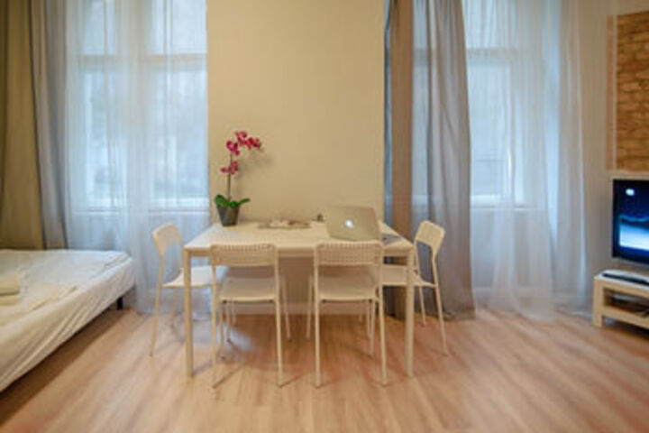 Room 8 of 14