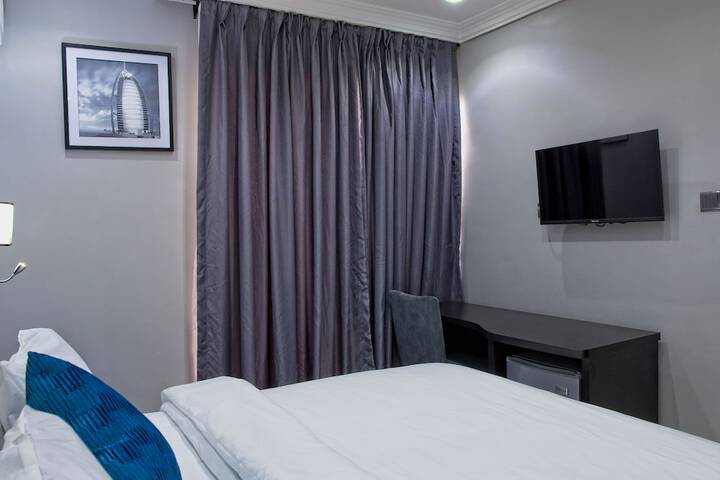 Room 6 of 37