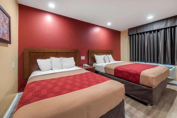 1 Queen Bed (21 of 34)