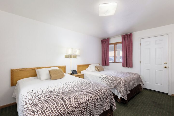 Room 4 of 7