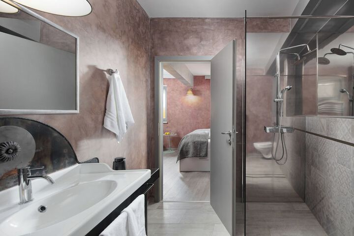 Room 13 of 20