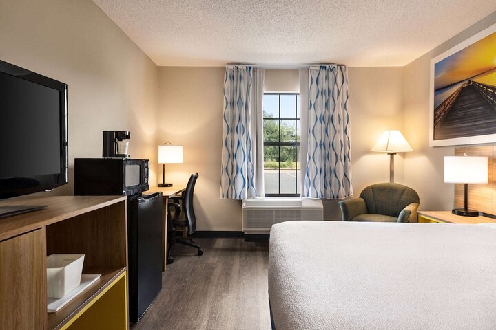 1 King Bed (1 of 8)