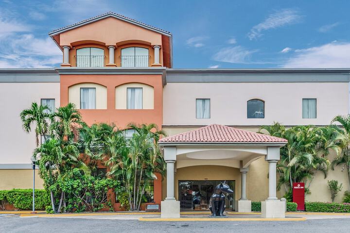 Hero Image 1 of 34
