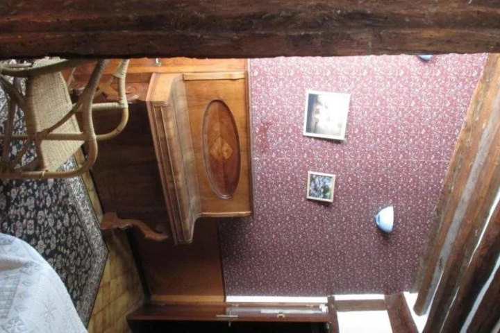 Room 6 of 15