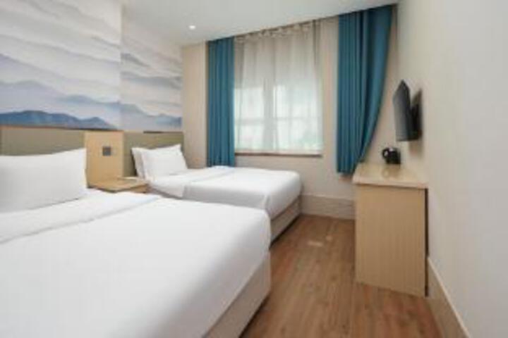 Room 5 of 7