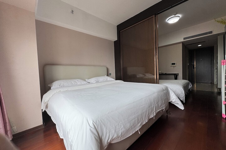 Room 13 of 28