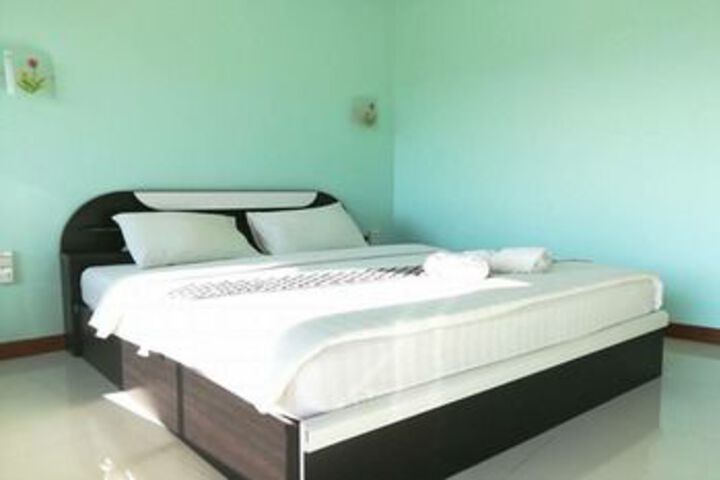 Room 12 of 25