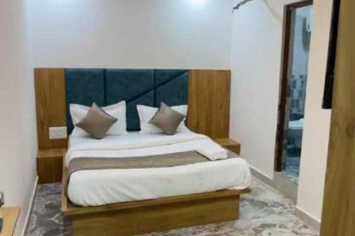 HOTEL SUNRISE ROOMS
