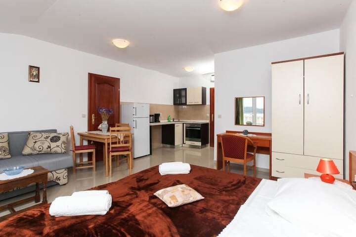 Room 10 of 63