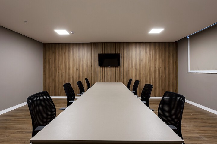 Business Center 67 of 70