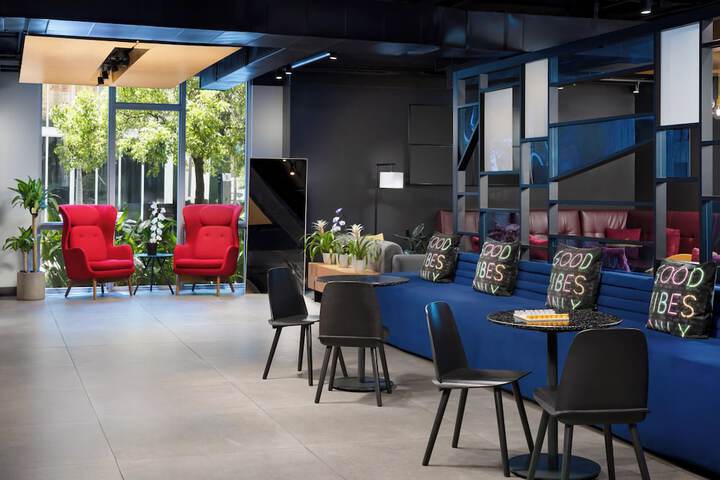 Entrance & Lobby